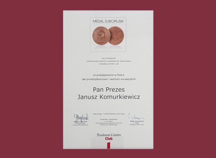 Prezes Związku Polskie Okna i Drzwi – Janusz Komurkiewicz – nagrodzony Honorowym Medalem Europejskim