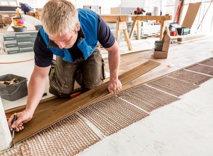 Trwałość drewnianej podłogi zależy od podłoża