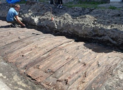 Drewniana droga w Łeknie “Najważniejszym Odkryciem Archeologicznym” w Polsce!